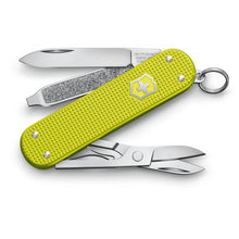 Cargar imagen en el visor de la galería, NAVAJA VICTORINOX CLASSIC SD ALOX ELECTRIC YELLOW ED. 2023, 0.6221.L23
