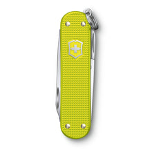 Cargar imagen en el visor de la galería, NAVAJA VICTORINOX CLASSIC SD ALOX ELECTRIC YELLOW ED. 2023, 0.6221.L23
