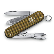 Cargar imagen en el visor de la galería, Multiherramienta Victorinox Classic SD Alox E.D. 2024, Hazel Brown 0.6221.L24
