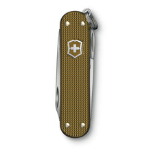 Cargar imagen en el visor de la galería, Multiherramienta Victorinox Classic SD Alox E.D. 2024, Hazel Brown 0.6221.L24
