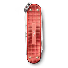 Cargar imagen en el visor de la galería, Multiherramienta Victorinox Classic SD Alox Stone Red E.D. 2025, 0.6221.L25
