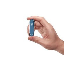 Load image into Gallery viewer, Multiherramienta Victorinox Classic SD Alox Glacial Blue E.D. 2026, 0.6221.L26
