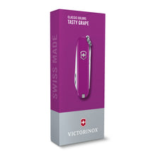 Cargar imagen en el visor de la galería, Multiherramienta Victorinox Classic SD Tasty grape, 0.6223.52G
