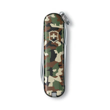 Cargar imagen en el visor de la galería, Multiherramienta Victorinox Classic SD, camuflada 0.6223.94
