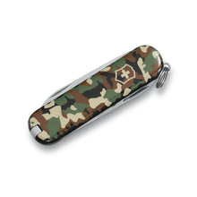 Cargar imagen en el visor de la galería, Multiherramienta Victorinox Classic SD, camuflada 0.6223.94
