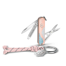 Cargar imagen en el visor de la galería, Multiherramienta Victorinox Classic SD Paris Style, 0.6223.E221
