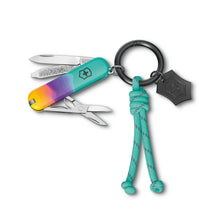 Cargar imagen en el visor de la galería, Multiherramienta Victorinox Classic SD Sydney Style, 0.6223.E222

