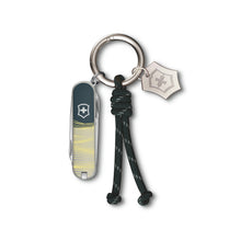 Cargar imagen en el visor de la galería, Multiherramienta Victorinox Classic SD New York Style, 0.6223.E223
