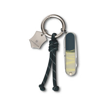 Cargar imagen en el visor de la galería, Multiherramienta Victorinox Classic SD New York Style, 0.6223.E223
