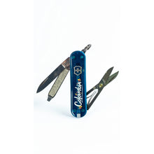 Load image into Gallery viewer, Navaja Victorinox Classic SD Orgullo Tricolor Edición Mundial
