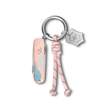 Cargar imagen en el visor de la galería, Multiherramienta Victorinox Classic SD Paris Style, 0.6223.E221
