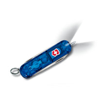 Cargar imagen en el visor de la galería, NAVAJA VICTORINOX SIGNATURE LITE, AZUL TRANSLUCIDO 0.6226.T2
