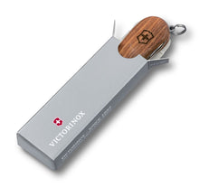Cargar imagen en el visor de la galería, Navaja Suiza Victorinox Executive Wood
