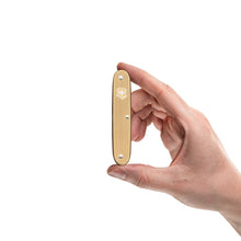 Cargar imagen en el visor de la galería, Multiherramienta Victorinox Companion Slim Alox dorado, 0.8070.28
