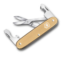 Cargar imagen en el visor de la galería, Multiherramienta Victorinox Companion Slim Alox dorado, 0.8070.28
