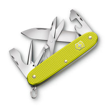 Cargar imagen en el visor de la galería, NAVAJA VICTORINOX PIONNER X ALOX ELECTRIC YELLOW ED. 2023 0.8231.L23
