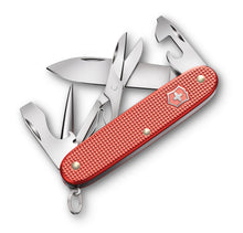 Cargar imagen en el visor de la galería, Multiherramienta Victorinox Pionner X Alox Stone Red ED. 2025 0.8231.L25
