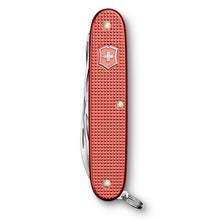 Cargar imagen en el visor de la galería, Multiherramienta Victorinox Pionner X Alox Stone Red ED. 2025 0.8231.L25
