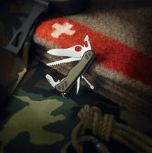 Load image into Gallery viewer, Multiherramienta Victorinox del Soldado Suizo, 0.8461.MWCH
