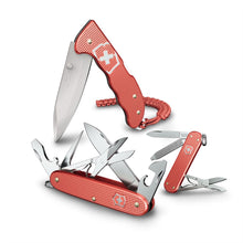 Cargar imagen en el visor de la galería, Multiherramienta Victorinox Classic SD Alox Stone Red E.D. 2025, 0.6221.L25
