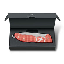 Cargar imagen en el visor de la galería, Multiherramienta Victorinox Evoke Alox Stone Red ED. 2025, 0.9415.L25
