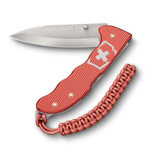 Cargar imagen en el visor de la galería, Multiherramienta Victorinox Evoke Alox Stone Red ED. 2025, 0.9415.L25
