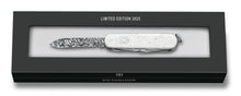 Cargar imagen en el visor de la galería, Multiherramienta Victorinox Special Companion Damast edición limitada, 1.3901.J25
