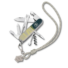 Cargar imagen en el visor de la galería, Multiherramienta Victorinox Companion New York Style, 1.3909.E223
