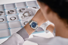 Load image into Gallery viewer, RELOJ VICTORINOX I.N.O.X. SMALL 32MM AZUL BRAZALETE, 242038
