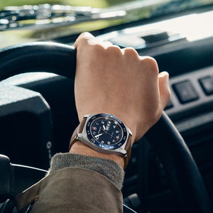 RELOJ VICTORINOX SWISS ARMY QUARTZ 42MM, CUERO CAFE 242040
