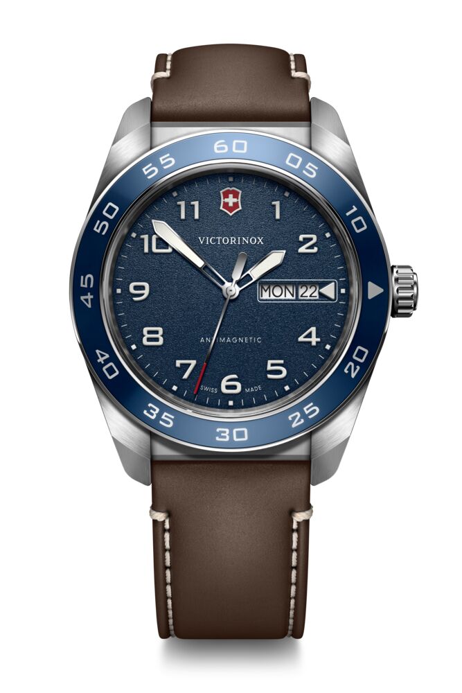 RELOJ VICTORINOX SWISS ARMY QUARTZ 42MM, CUERO CAFE 242040