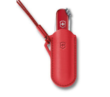 Cargar imagen en el visor de la galería, FUNDA EN CUERO VICTORINOX STYLE ICON PARA CLASSIC SD, 4.0670
