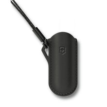 Cargar imagen en el visor de la galería, Funda en cuero Victorinox Dark illusion para Classic SD, 4.0670.3
