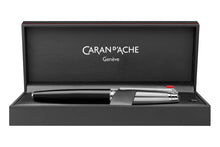 Load image into Gallery viewer, BOLIGRAFO ROLLER CARAN D&#39; ACHE LEMAN BICOLOR NEGRO 4779.289
