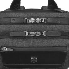 Cargar imagen en el visor de la galería, MORRAL VICTORINOX ARCHITECTURE URBAN2 DELUXE BACKPACK, GRIS 611954
