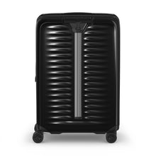 Load image into Gallery viewer, MALETA VICTORINOX AIROX MEDIUM HARDSIDE CASE, NEGRO 612506
