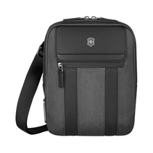 Cargar imagen en el visor de la galería, MANOS LIBRES VICTORINOX ARCHITECTURE URBAN2, NEGRO 612668
