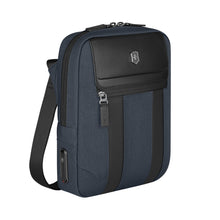 Cargar imagen en el visor de la galería, MANOS LIBRES VICTORINOX ARCHITECTURE URBAN2, AZUL 612675
