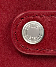 Load image into Gallery viewer, TARJETERO VICTORINOX ALTIUS SECRID, CUERO ROJO 612680
