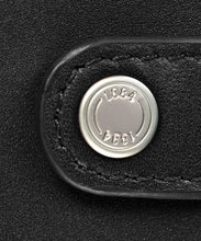Load image into Gallery viewer, TARJETERO VICTORINOX ALTIUS SECRID, CUERO NEGRO 612681
