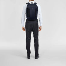 Cargar imagen en el visor de la galería, MORRAL VICTORINOX WERKS TRAVELER COMPACT BACKPACK, AZUL 653643
