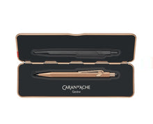Cargar imagen en el visor de la galería, PORTAMINAS CARAN D&#39; ACHE BRUT ROSE 849, PREMIUM 844.997
