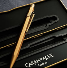 Cargar imagen en el visor de la galería, BOLIGRAFO CARAN D&#39; ACHE GOLDBAR 849, 849.899
