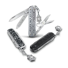 Cargar imagen en el visor de la galería, Multiherramienta Victorinox Classic SD Brilliant Crystal, 0.6221.35
