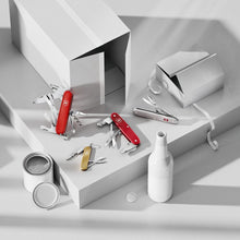 Load image into Gallery viewer, Multiherramienta Victorinox Companion X Alox dorado, 0.8070.28
