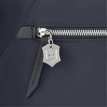 Cargar imagen en el visor de la galería, MORRAL VICTORINOX SIGNATURE COMPACT BACKPACK, AZUL 612204
