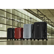 Cargar imagen en el visor de la galería, MALETA VICTORINOX FREQUENT FLAYER CARRY-ON, NEGRA 612500
