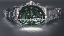Load and play video in Gallery viewer, RELOJ VICTORINOX MAVERICK CHRONOGRAPH 43MM VERDE BRAZALETE, 241946
