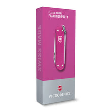 Cargar imagen en el visor de la galería, Multiherramienta Victorinox Classic SD Alox Flamingo party, 0.6221.251G
