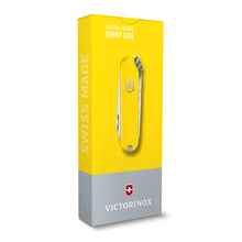 Load image into Gallery viewer, Multiherramienta Victorinox Classic SD Sunny side, 0.6223.8G
